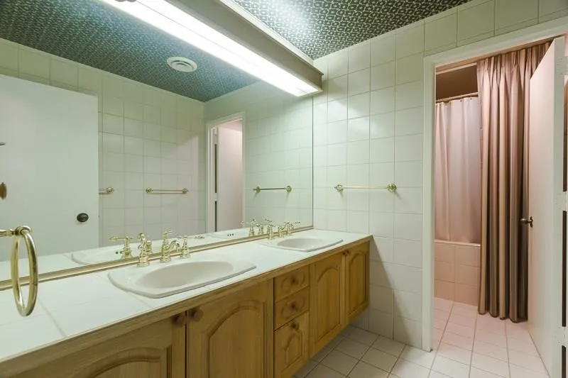 2660 Peachtree Road Nw Unit 39e, Atlanta, Georgia 30305, 3 Bedrooms Bedrooms, ,3 BathroomsBathrooms,Residential,Sold,2660 Peachtree Road Nw Unit 39e,5776183