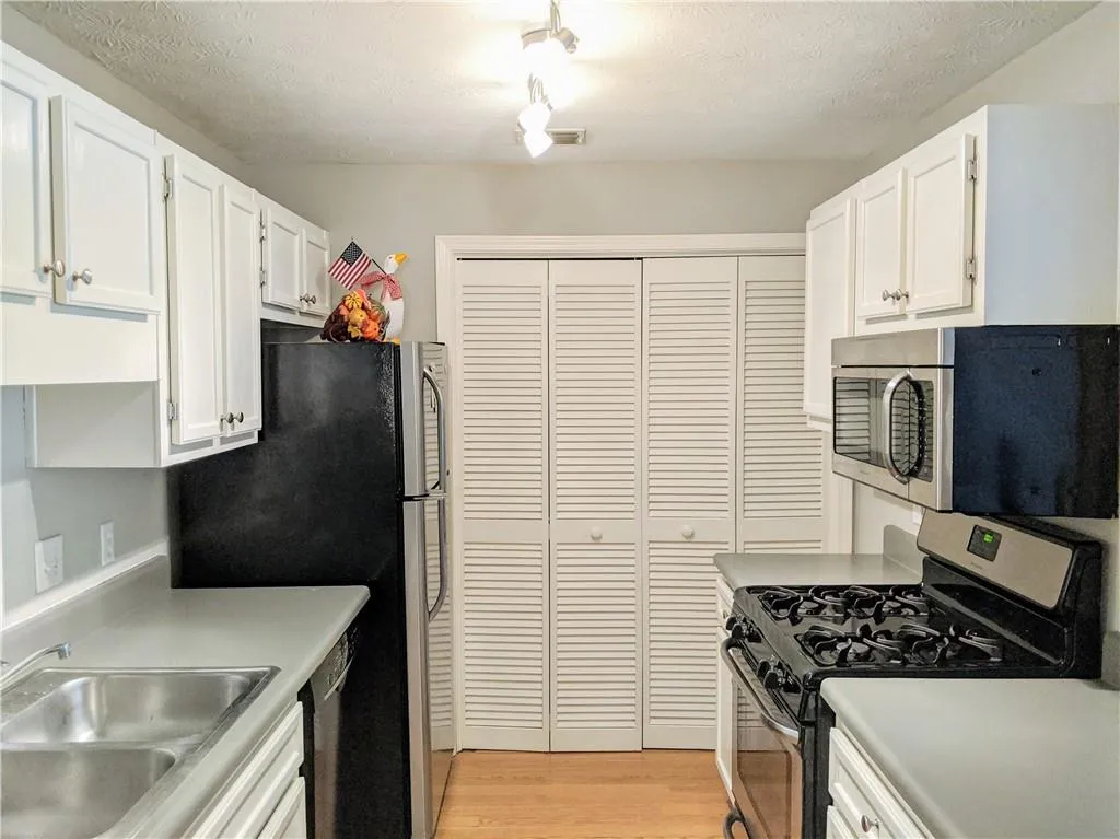 207 Gettysburg Place, Sandy Springs, Georgia 30350, 2 Bedrooms Bedrooms, ,2 BathroomsBathrooms,Residential,Sold,207 Gettysburg Place,6783987