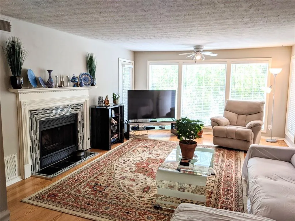 207 Gettysburg Place, Sandy Springs, Georgia 30350, 2 Bedrooms Bedrooms, ,2 BathroomsBathrooms,Residential,Sold,207 Gettysburg Place,6783987