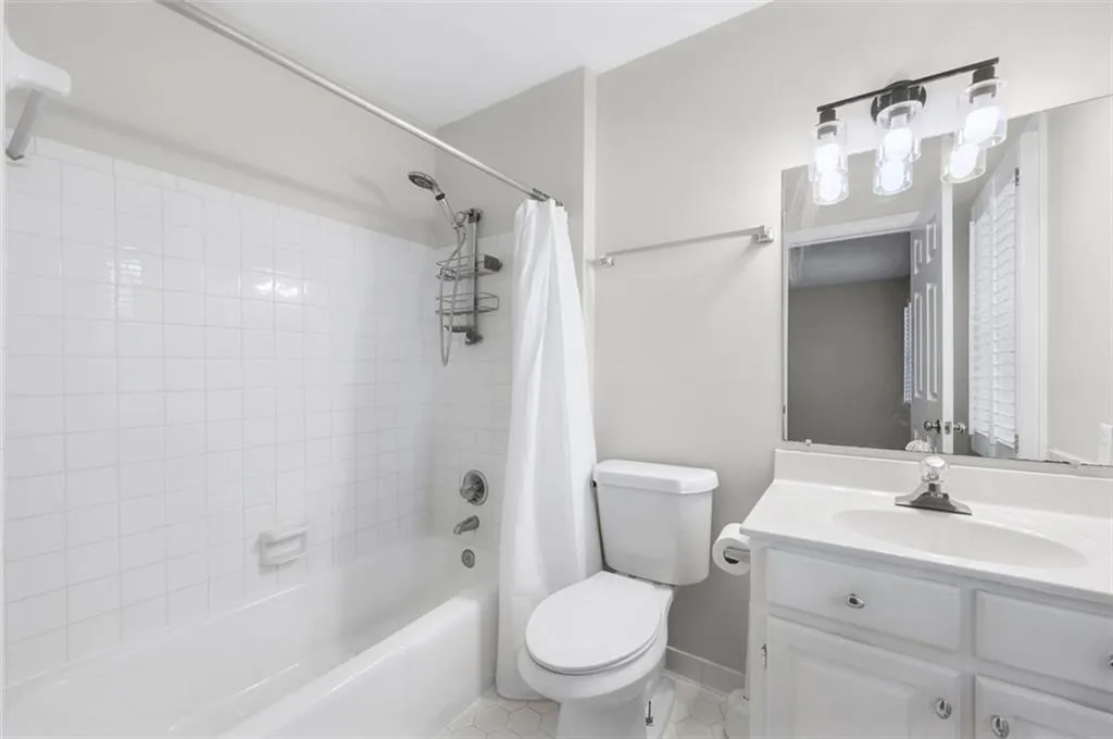 1160 Windsor Parkway Unit 13, Atlanta, Georgia 30319, 2 Bedrooms Bedrooms, ,2 BathroomsBathrooms,Residential,Sold,1160 Windsor Parkway Unit 13,7522883