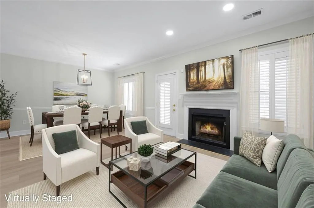 1160 Windsor Parkway Unit 13, Atlanta, Georgia 30319, 2 Bedrooms Bedrooms, ,2 BathroomsBathrooms,Residential,Sold,1160 Windsor Parkway Unit 13,7522883