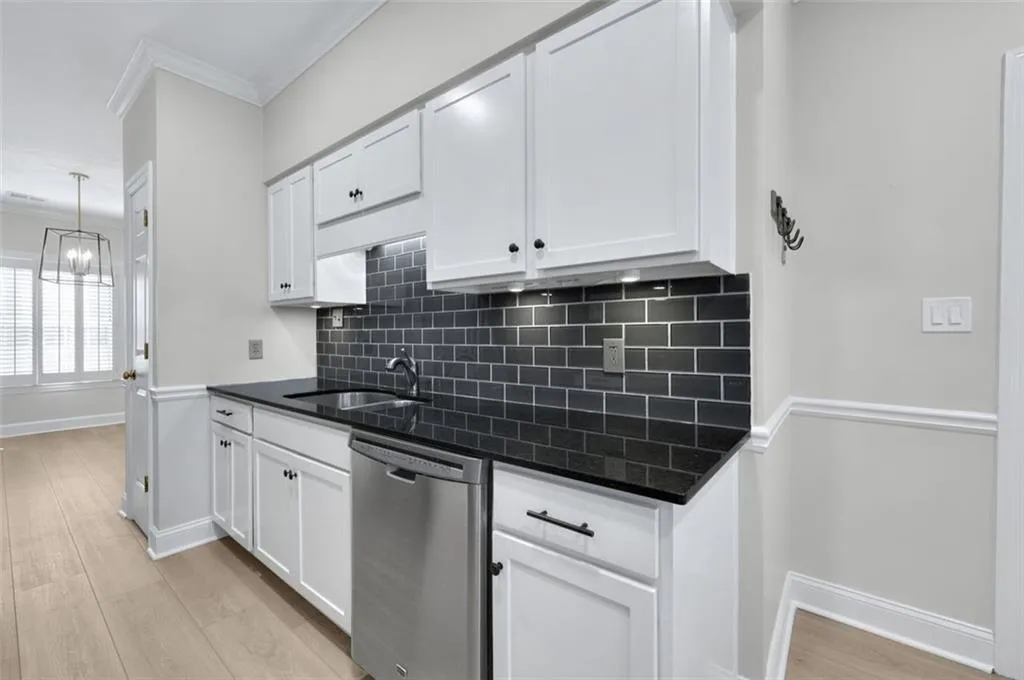 1160 Windsor Parkway Unit 13, Atlanta, Georgia 30319, 2 Bedrooms Bedrooms, ,2 BathroomsBathrooms,Residential,Sold,1160 Windsor Parkway Unit 13,7522883