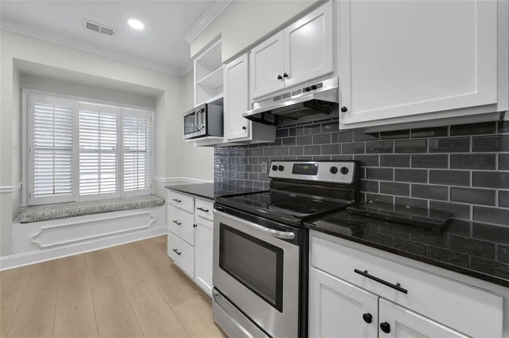 1160 Windsor Parkway Unit 13, Atlanta, Georgia 30319, 2 Bedrooms Bedrooms, ,2 BathroomsBathrooms,Residential,Sold,1160 Windsor Parkway Unit 13,7522883