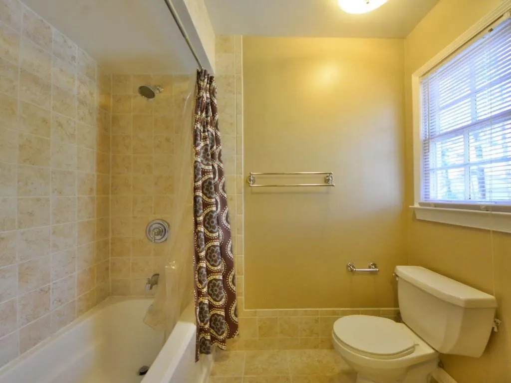 660 Spalding Drive, Sandy Springs, Georgia 30328, 4 Bedrooms Bedrooms, ,3 BathroomsBathrooms,Residential,Sold,660 Spalding Drive,5652687