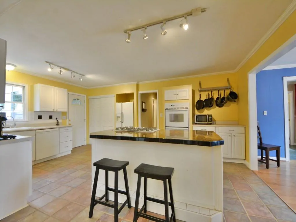 660 Spalding Drive, Sandy Springs, Georgia 30328, 4 Bedrooms Bedrooms, ,3 BathroomsBathrooms,Residential,Sold,660 Spalding Drive,5652687