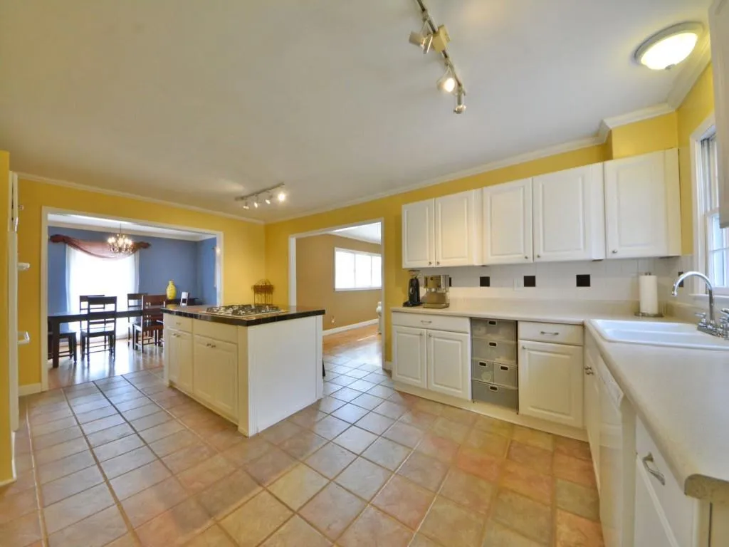 660 Spalding Drive, Sandy Springs, Georgia 30328, 4 Bedrooms Bedrooms, ,3 BathroomsBathrooms,Residential,Sold,660 Spalding Drive,5652687