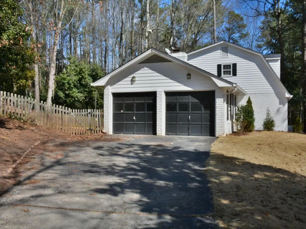 660 Spalding Drive, Sandy Springs, Georgia 30328, 4 Bedrooms Bedrooms, ,3 BathroomsBathrooms,Residential,Sold,660 Spalding Drive,5652687