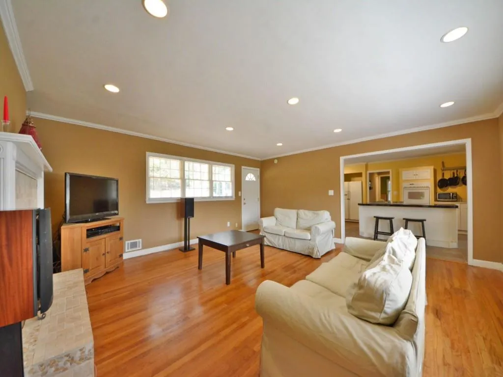 660 Spalding Drive, Sandy Springs, Georgia 30328, 4 Bedrooms Bedrooms, ,3 BathroomsBathrooms,Residential,Sold,660 Spalding Drive,5652687