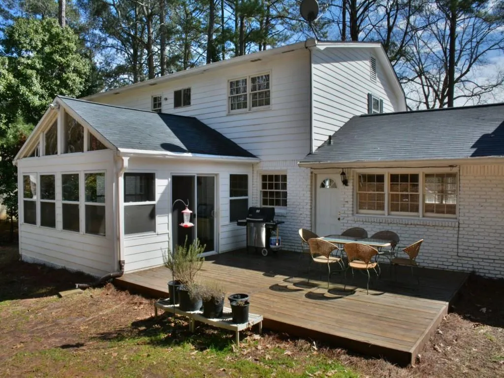 660 Spalding Drive, Sandy Springs, Georgia 30328, 4 Bedrooms Bedrooms, ,3 BathroomsBathrooms,Residential,Sold,660 Spalding Drive,5652687