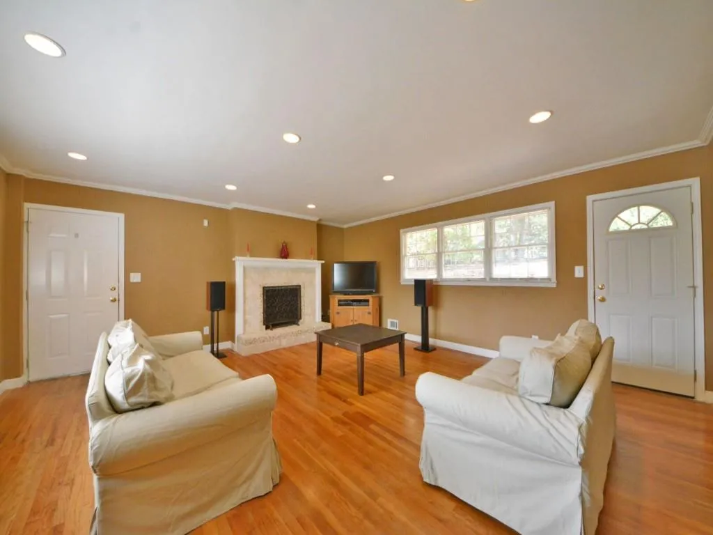 660 Spalding Drive, Sandy Springs, Georgia 30328, 4 Bedrooms Bedrooms, ,3 BathroomsBathrooms,Residential,Sold,660 Spalding Drive,5652687