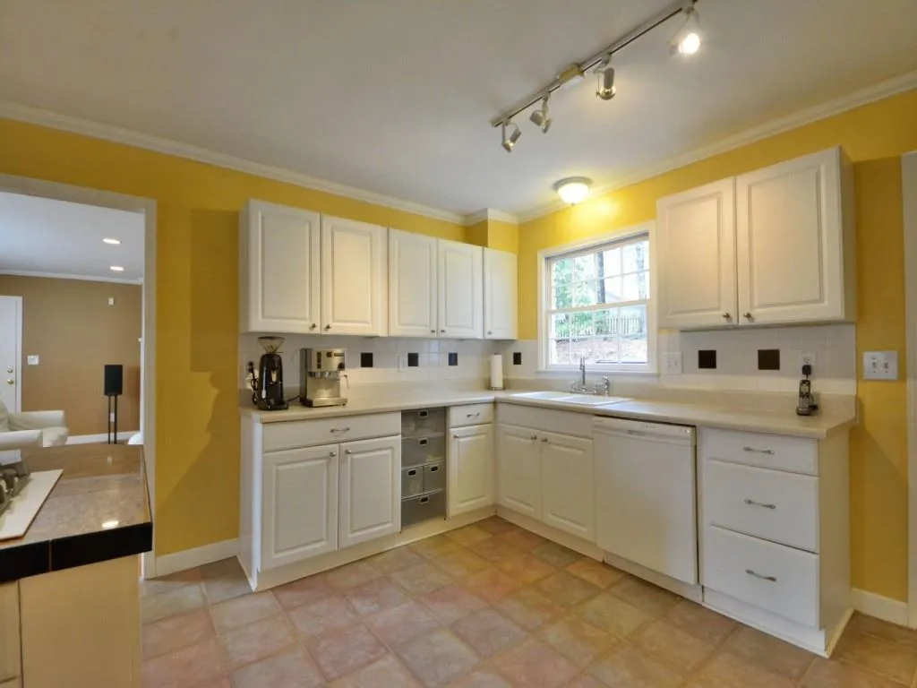 660 Spalding Drive, Sandy Springs, Georgia 30328, 4 Bedrooms Bedrooms, ,3 BathroomsBathrooms,Residential,Sold,660 Spalding Drive,5652687