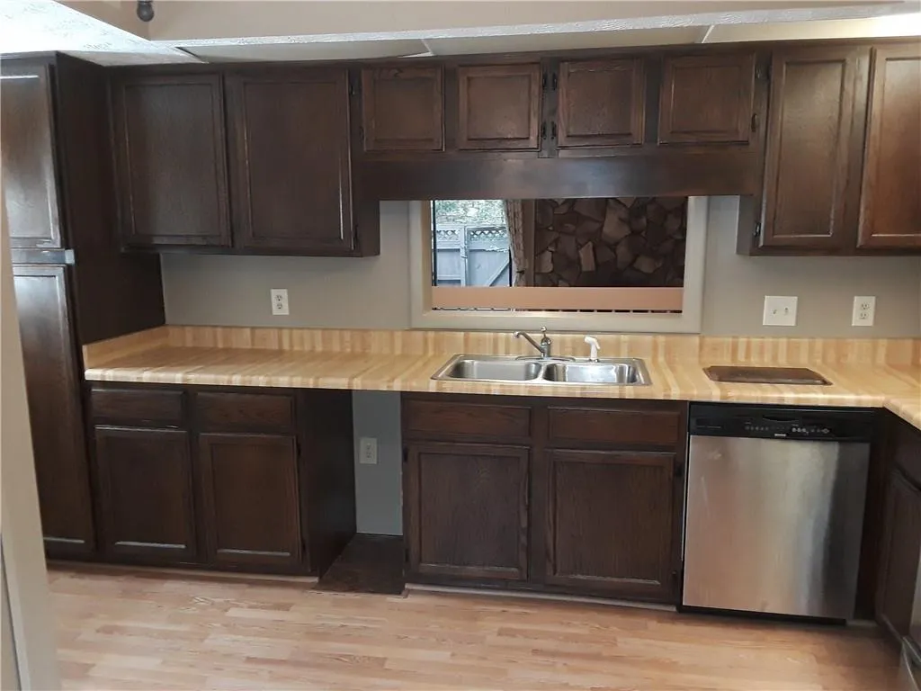 88 Goldrush Circle, Sandy Springs, Georgia 30328, 2 Bedrooms Bedrooms, ,2 BathroomsBathrooms,Residential,Sold,88 Goldrush Circle,6959383