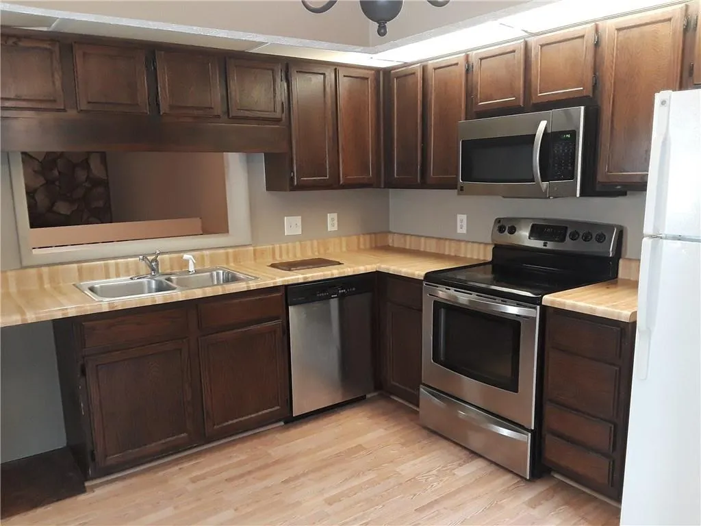 88 Goldrush Circle, Sandy Springs, Georgia 30328, 2 Bedrooms Bedrooms, ,2 BathroomsBathrooms,Residential,Sold,88 Goldrush Circle,6959383