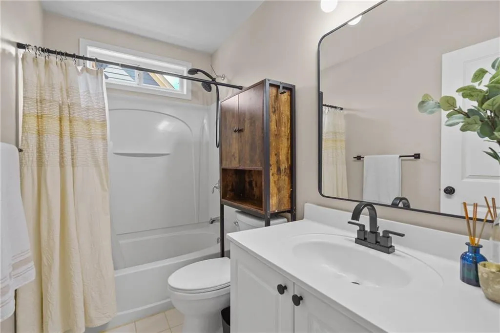 1858 Perry Boulevard Nw, Atlanta, Georgia 30318, 3 Bedrooms Bedrooms, ,2 BathroomsBathrooms,Residential,For Sale,1858 Perry Boulevard Nw,7631038