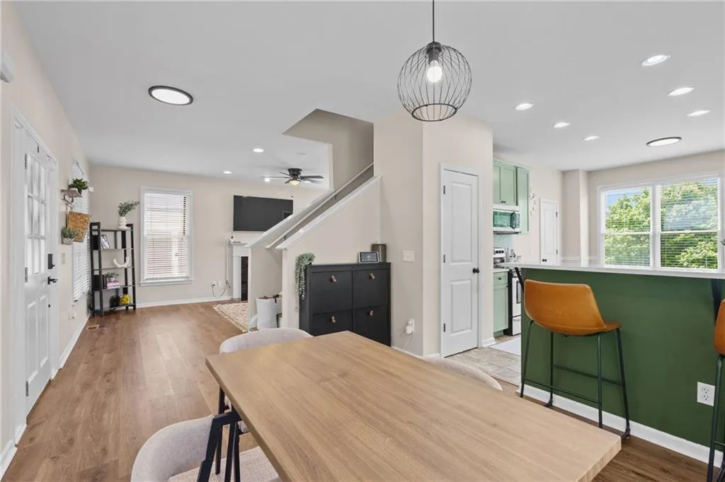 1858 Perry Boulevard Nw, Atlanta, Georgia 30318, 3 Bedrooms Bedrooms, ,2 BathroomsBathrooms,Residential,For Sale,1858 Perry Boulevard Nw,7631038
