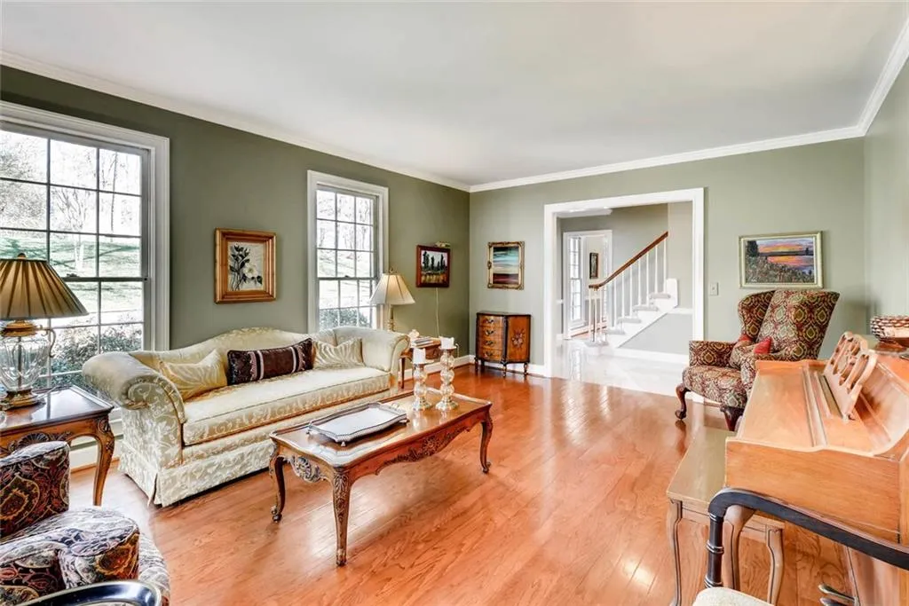1585 Sunnybrook Farm Road, Sandy Springs, Georgia 30350, 5 Bedrooms Bedrooms, ,3 BathroomsBathrooms,Residential,Sold,1585 Sunnybrook Farm Road,5811490