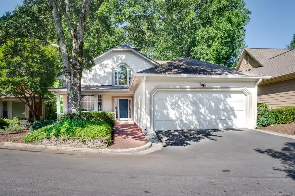 33 Ridgemere Trace, Sandy Springs, Georgia 30328, 4 Bedrooms Bedrooms, ,3 BathroomsBathrooms,Residential,Sold,33 Ridgemere Trace,6777330