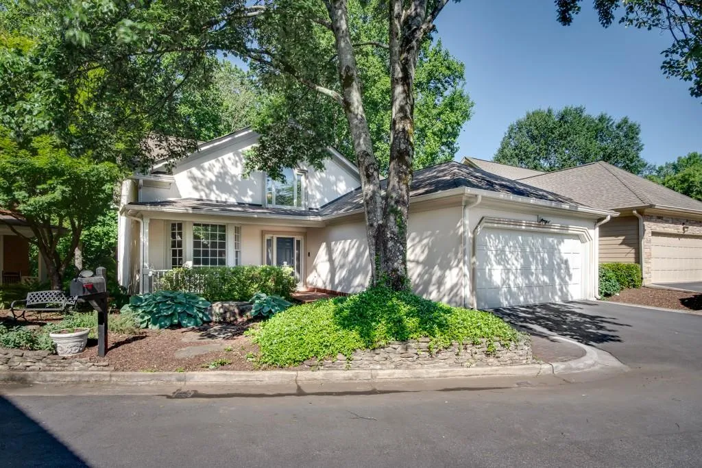 33 Ridgemere Trace, Sandy Springs, Georgia 30328, 4 Bedrooms Bedrooms, ,3 BathroomsBathrooms,Residential,Sold,33 Ridgemere Trace,6777330