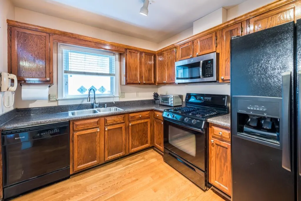 7500 Roswell Road Unit 122, Sandy Springs, Georgia 30350, 3 Bedrooms Bedrooms, ,2 BathroomsBathrooms,Residential,Sold,7500 Roswell Road Unit 122,5891879