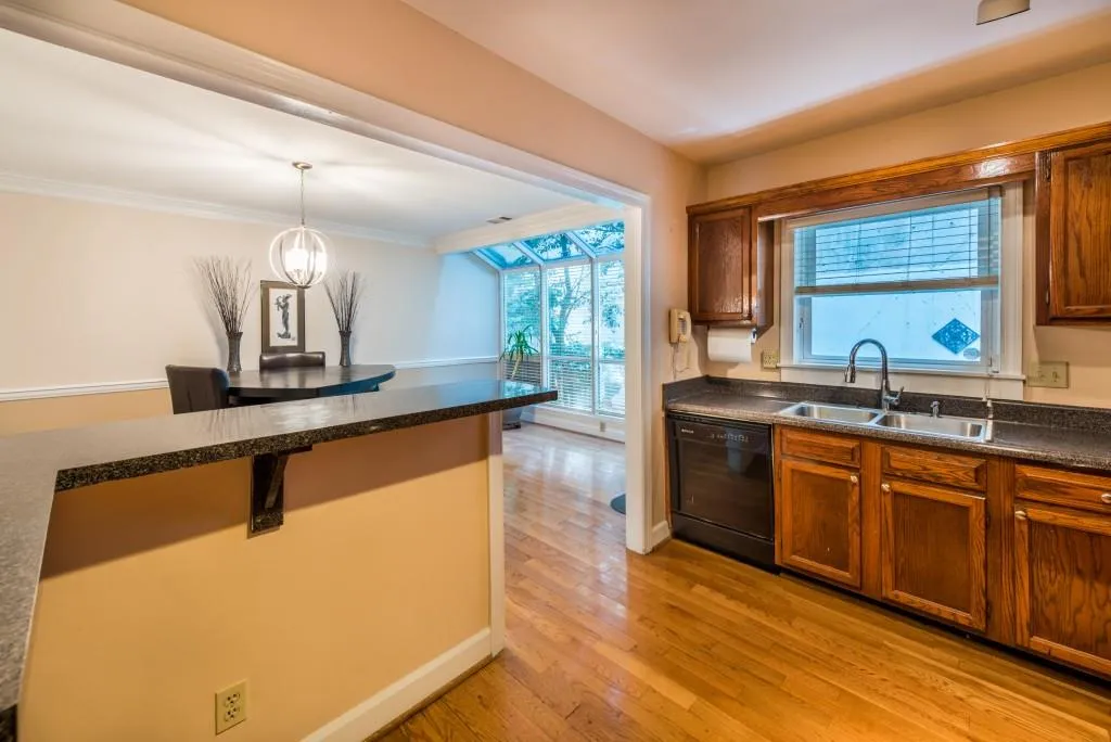 7500 Roswell Road Unit 122, Sandy Springs, Georgia 30350, 3 Bedrooms Bedrooms, ,2 BathroomsBathrooms,Residential,Sold,7500 Roswell Road Unit 122,5891879