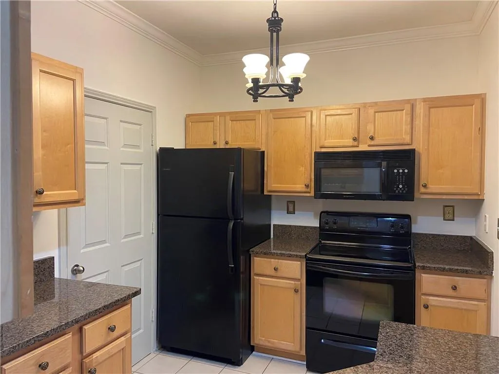 5641 Roswell Road Unit 218, Atlanta, Georgia 30342, 2 Bedrooms Bedrooms, ,2 BathroomsBathrooms,Residential,Sold,5641 Roswell Road Unit 218,6725091
