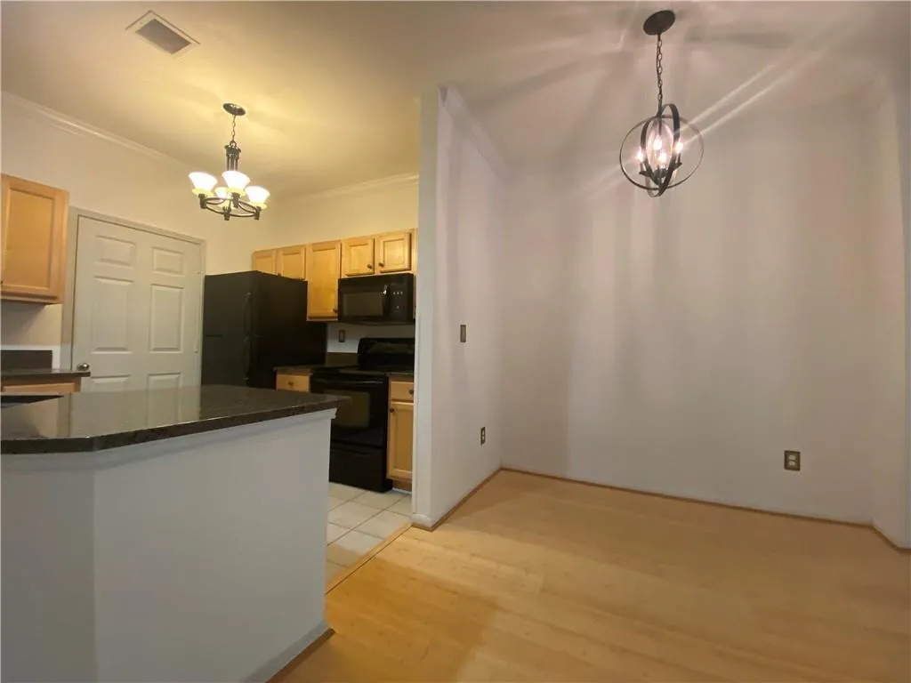 5641 Roswell Road Unit 218, Atlanta, Georgia 30342, 2 Bedrooms Bedrooms, ,2 BathroomsBathrooms,Residential,Sold,5641 Roswell Road Unit 218,6725091