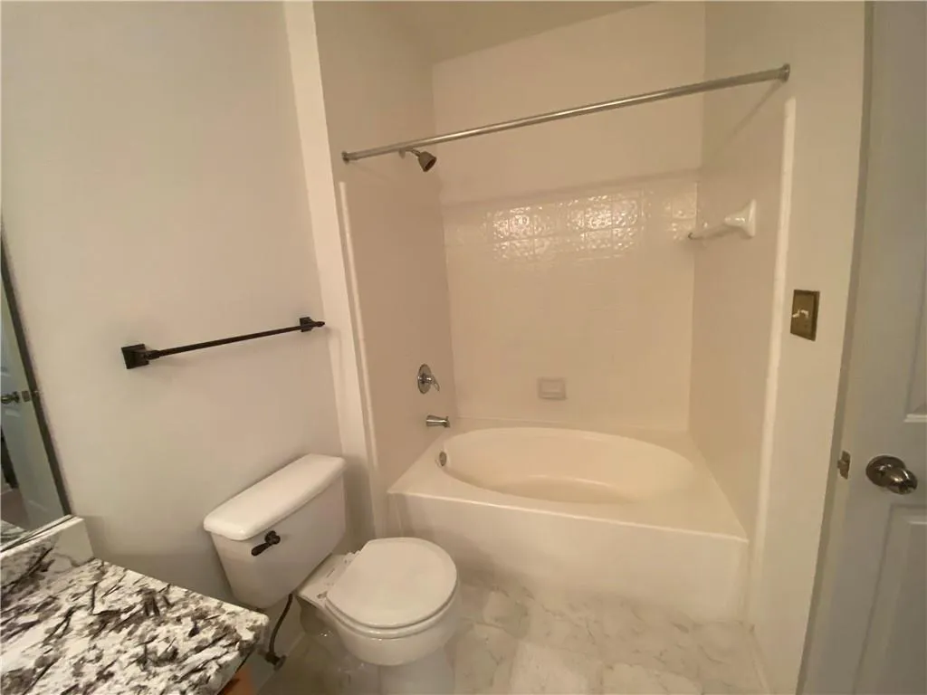 5641 Roswell Road Unit 218, Atlanta, Georgia 30342, 2 Bedrooms Bedrooms, ,2 BathroomsBathrooms,Residential,Sold,5641 Roswell Road Unit 218,6725091