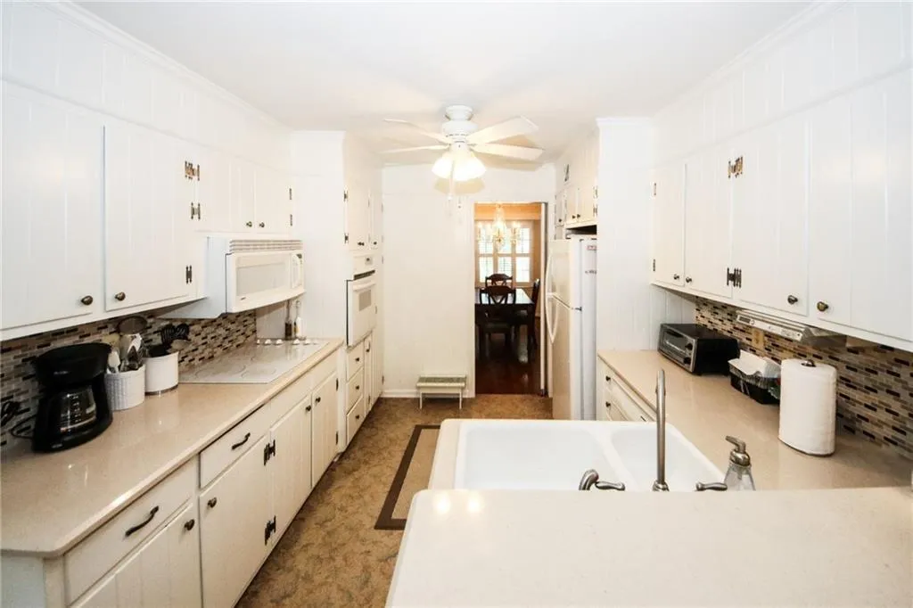 6775 Brandon Mill Road, Sandy Springs, Georgia 30328, 4 Bedrooms Bedrooms, ,2 BathroomsBathrooms,Residential,Sold,6775 Brandon Mill Road,6933472