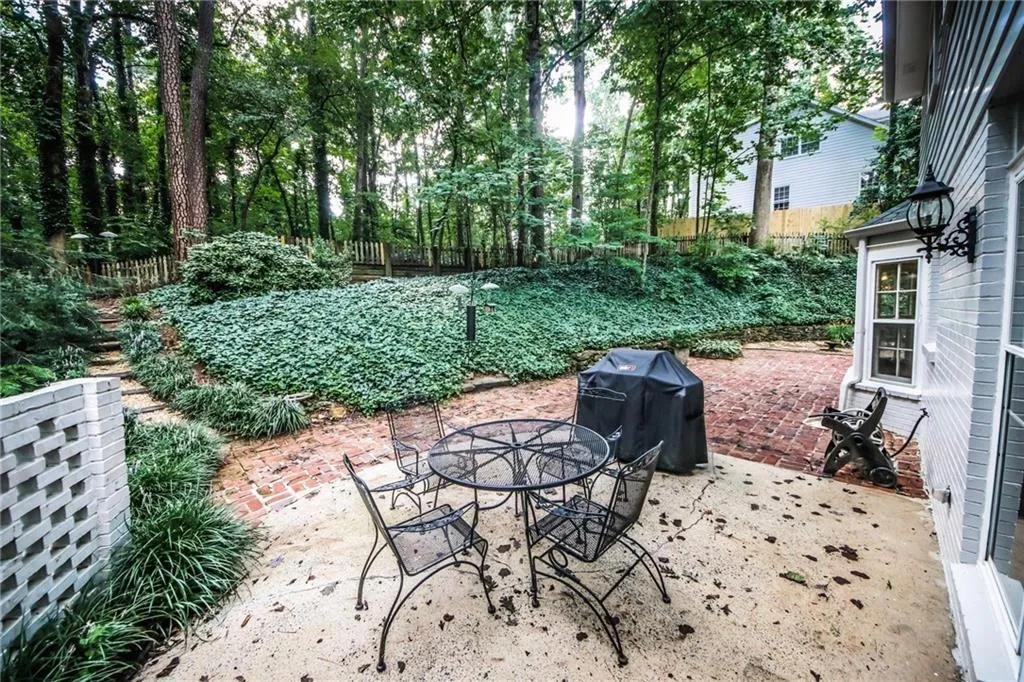 6775 Brandon Mill Road, Sandy Springs, Georgia 30328, 4 Bedrooms Bedrooms, ,2 BathroomsBathrooms,Residential,Sold,6775 Brandon Mill Road,6933472