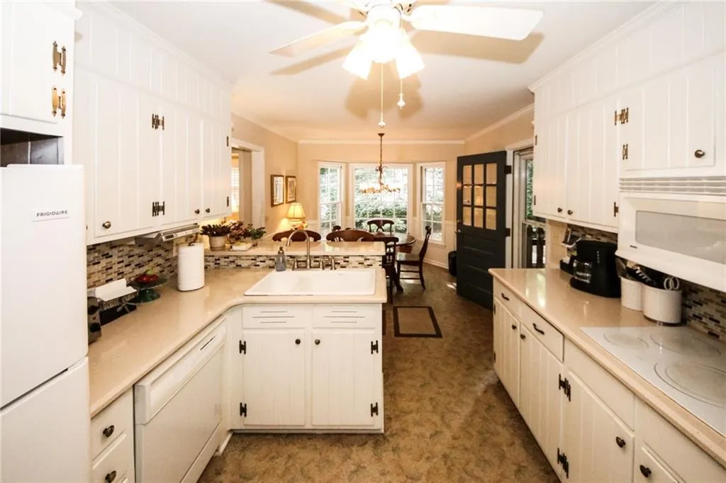 6775 Brandon Mill Road, Sandy Springs, Georgia 30328, 4 Bedrooms Bedrooms, ,2 BathroomsBathrooms,Residential,Sold,6775 Brandon Mill Road,6933472