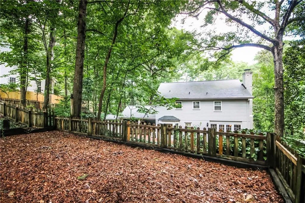 6775 Brandon Mill Road, Sandy Springs, Georgia 30328, 4 Bedrooms Bedrooms, ,2 BathroomsBathrooms,Residential,Sold,6775 Brandon Mill Road,6933472
