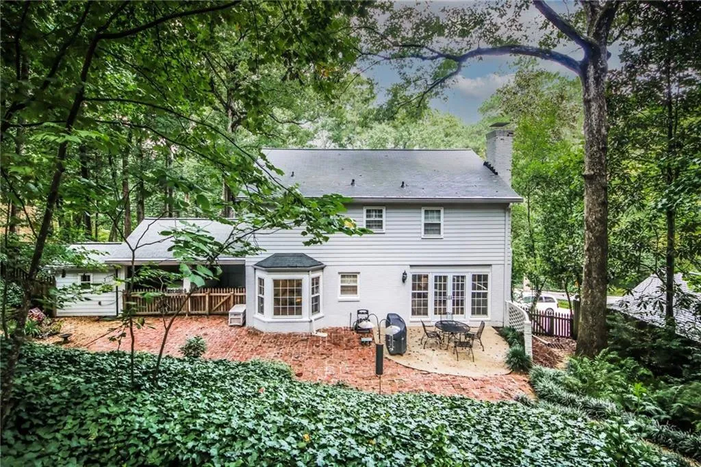6775 Brandon Mill Road, Sandy Springs, Georgia 30328, 4 Bedrooms Bedrooms, ,2 BathroomsBathrooms,Residential,Sold,6775 Brandon Mill Road,6933472