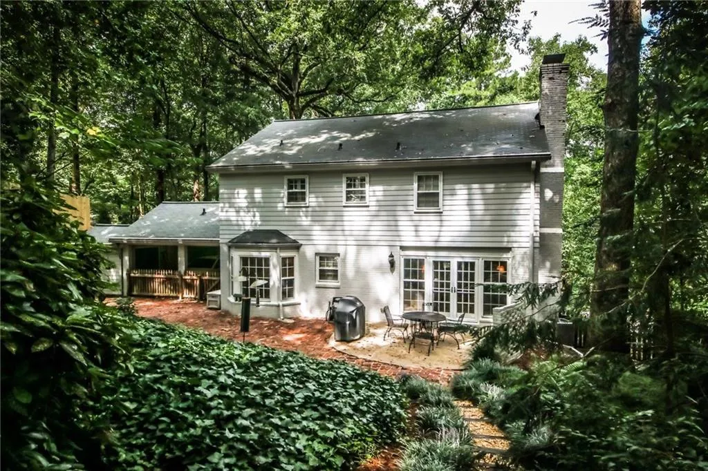 6775 Brandon Mill Road, Sandy Springs, Georgia 30328, 4 Bedrooms Bedrooms, ,2 BathroomsBathrooms,Residential,Sold,6775 Brandon Mill Road,6933472