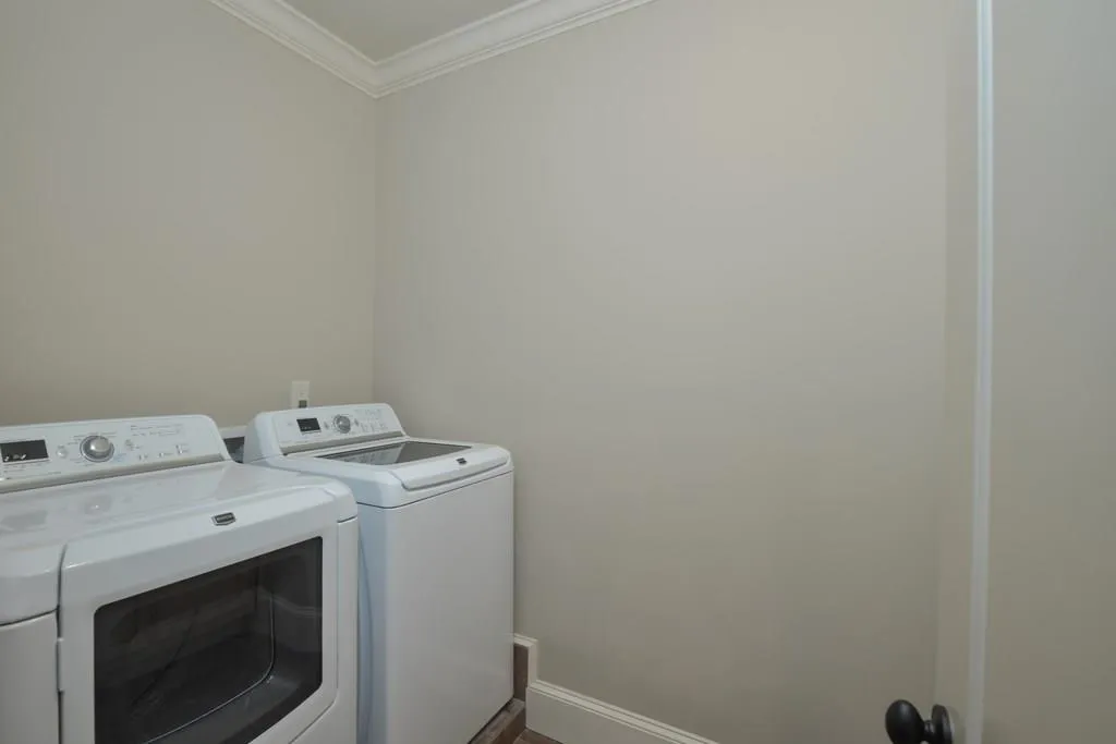 5385 High Point Manor, Atlanta, Georgia 30342, 4 Bedrooms Bedrooms, ,4 BathroomsBathrooms,Residential,Sold,5385 High Point Manor,6006910