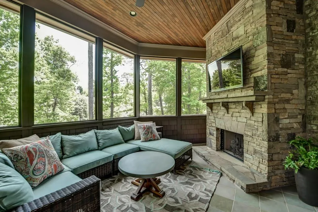 5385 High Point Manor, Atlanta, Georgia 30342, 4 Bedrooms Bedrooms, ,4 BathroomsBathrooms,Residential,Sold,5385 High Point Manor,6006910