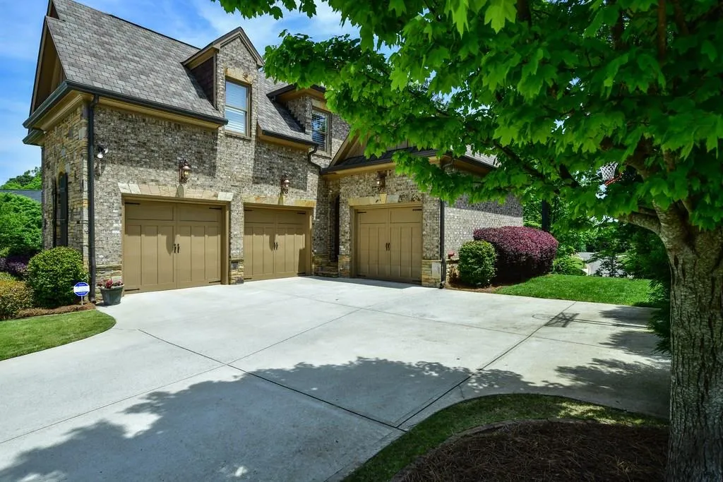 5385 High Point Manor, Atlanta, Georgia 30342, 4 Bedrooms Bedrooms, ,4 BathroomsBathrooms,Residential,Sold,5385 High Point Manor,6006910
