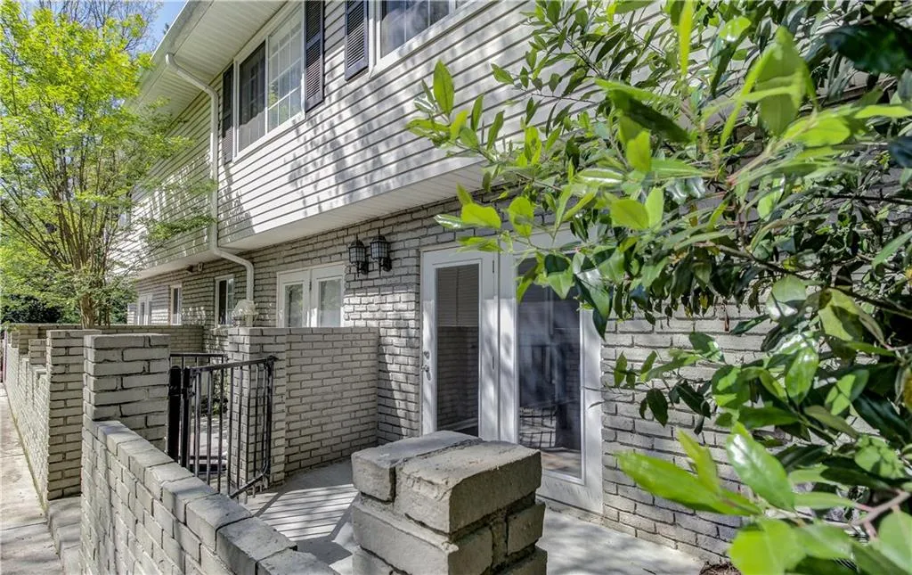 6940 Roswell Road Unit 14d, Atlanta, Georgia 30328, 3 Bedrooms Bedrooms, ,2 BathroomsBathrooms,Residential,Sold,6940 Roswell Road Unit 14d,5674538