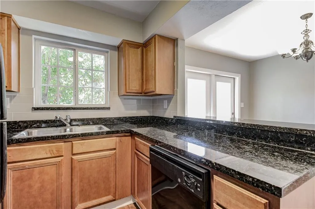 6940 Roswell Road Unit 14d, Atlanta, Georgia 30328, 3 Bedrooms Bedrooms, ,2 BathroomsBathrooms,Residential,Sold,6940 Roswell Road Unit 14d,5674538