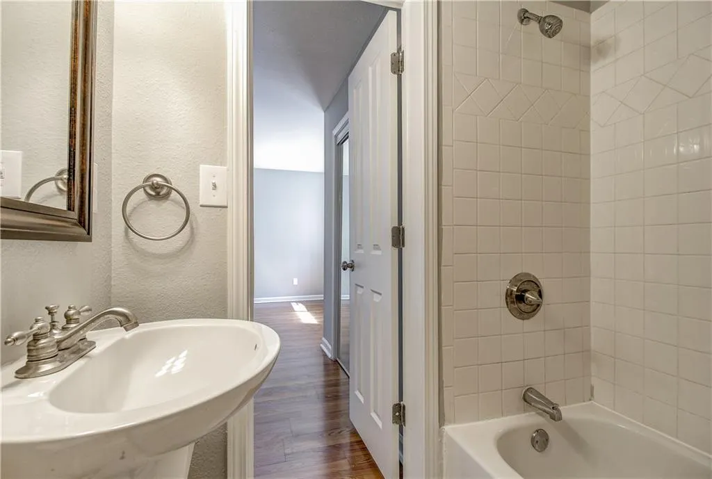 6940 Roswell Road Unit 14d, Atlanta, Georgia 30328, 3 Bedrooms Bedrooms, ,2 BathroomsBathrooms,Residential,Sold,6940 Roswell Road Unit 14d,5674538