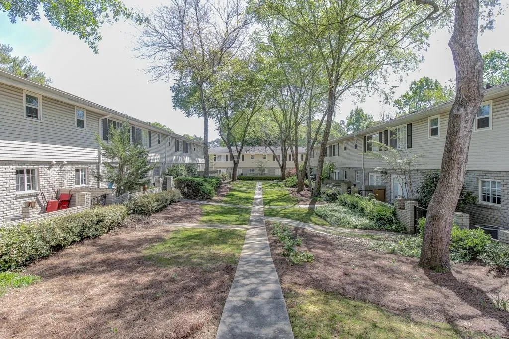 6940 Roswell Road Unit 14d, Atlanta, Georgia 30328, 3 Bedrooms Bedrooms, ,2 BathroomsBathrooms,Residential,Sold,6940 Roswell Road Unit 14d,5674538