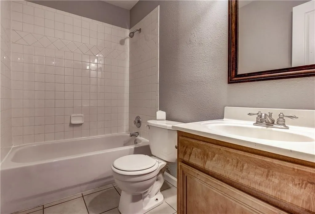 6940 Roswell Road Unit 14d, Atlanta, Georgia 30328, 3 Bedrooms Bedrooms, ,2 BathroomsBathrooms,Residential,Sold,6940 Roswell Road Unit 14d,5674538