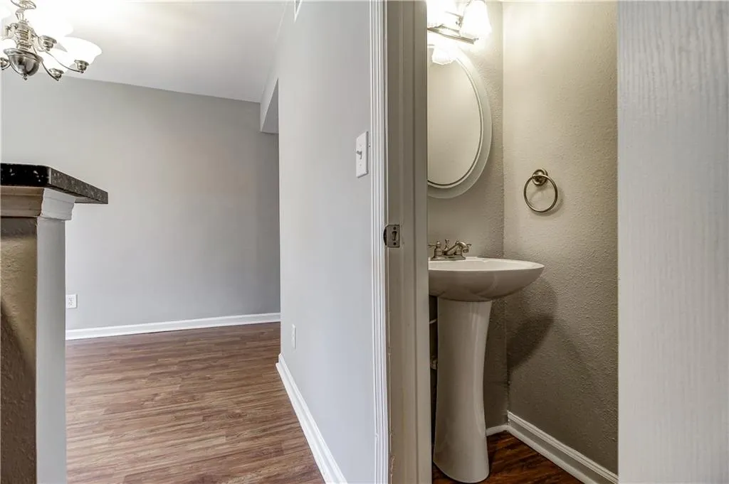 6940 Roswell Road Unit 14d, Atlanta, Georgia 30328, 3 Bedrooms Bedrooms, ,2 BathroomsBathrooms,Residential,Sold,6940 Roswell Road Unit 14d,5674538