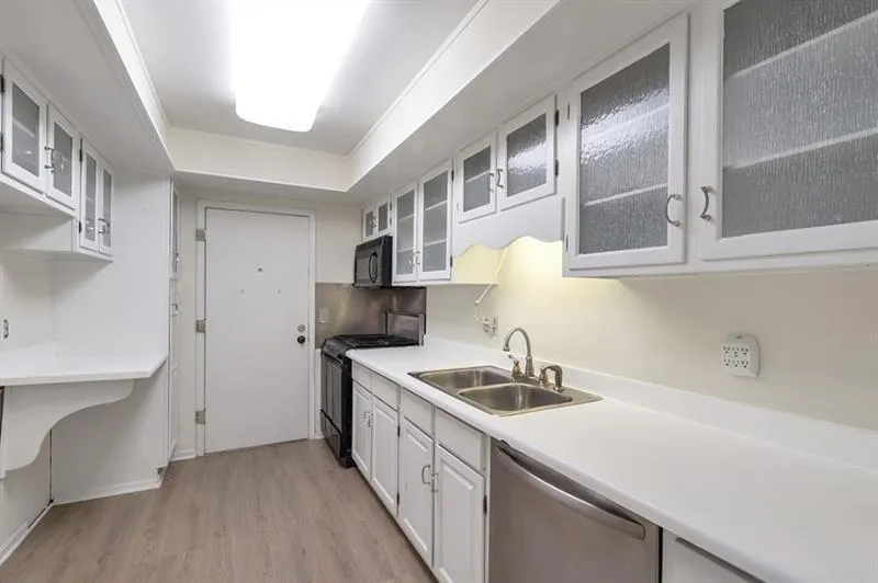 6851 Roswell Road Unit D14, Atlanta, Georgia 30328, 3 Bedrooms Bedrooms, ,2 BathroomsBathrooms,Residential,For Sale,6851 Roswell Road Unit D14,7648648