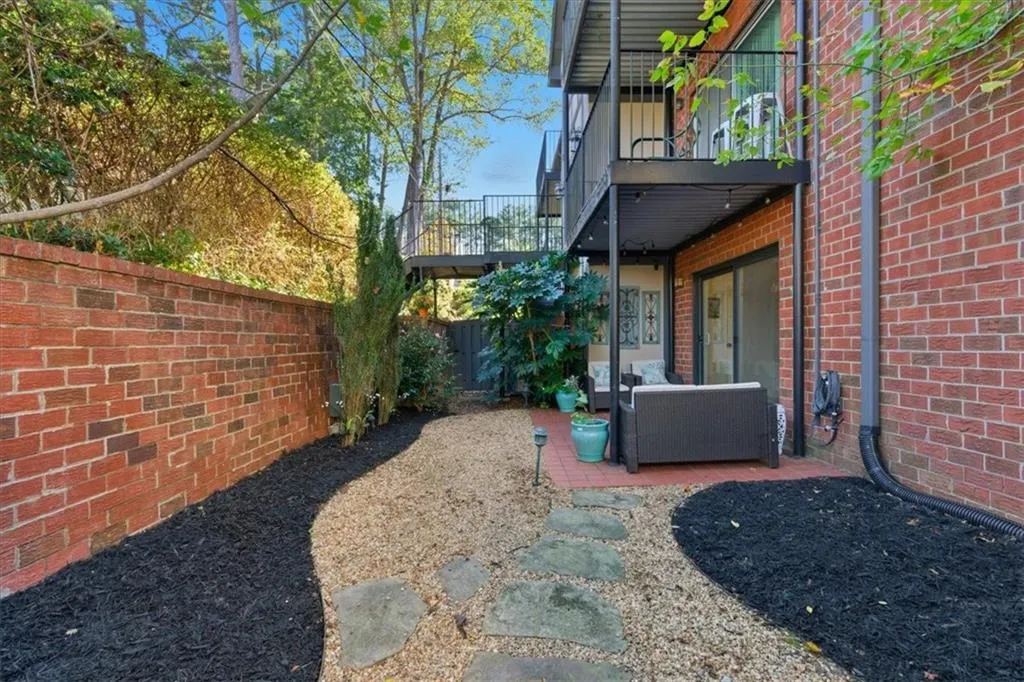 6851 Roswell Road Unit J14, Sandy Springs, Georgia 30328, 2 Bedrooms Bedrooms, ,1 BathroomBathrooms,Residential,For Sale,6851 Roswell Road Unit J14,7667396