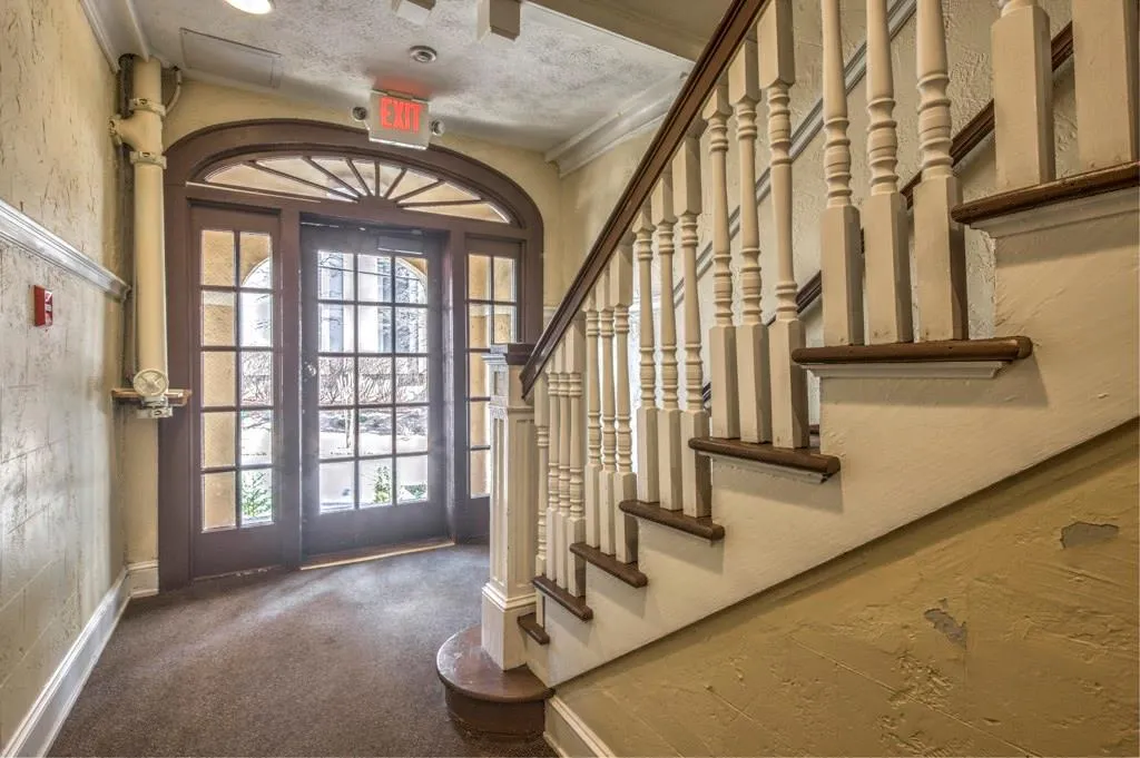 2855 Peachtree Road Ne Unit 210, Atlanta, Georgia 30305, 2 Bedrooms Bedrooms, ,2 BathroomsBathrooms,Residential,Sold,2855 Peachtree Road Ne Unit 210,5864253