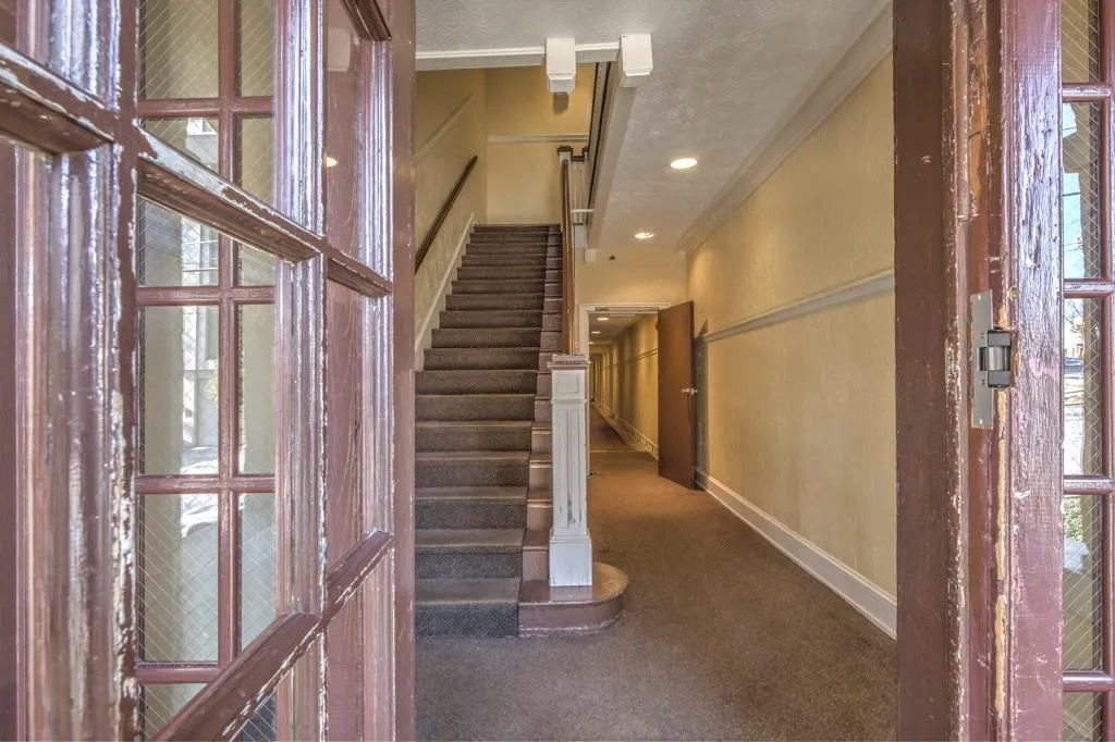 2855 Peachtree Road Ne Unit 210, Atlanta, Georgia 30305, 2 Bedrooms Bedrooms, ,2 BathroomsBathrooms,Residential,Sold,2855 Peachtree Road Ne Unit 210,5864253