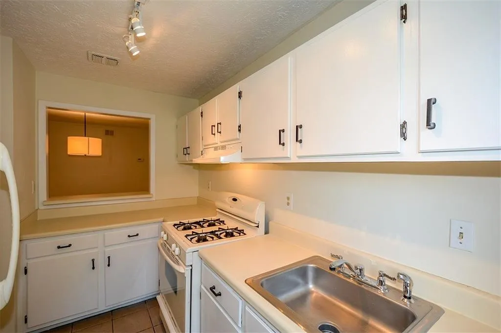 507 Woodcliff Drive Unit 507, Sandy Springs, Georgia 30350, 2 Bedrooms Bedrooms, ,1 BathroomBathrooms,Residential,Sold,507 Woodcliff Drive Unit 507,5895284