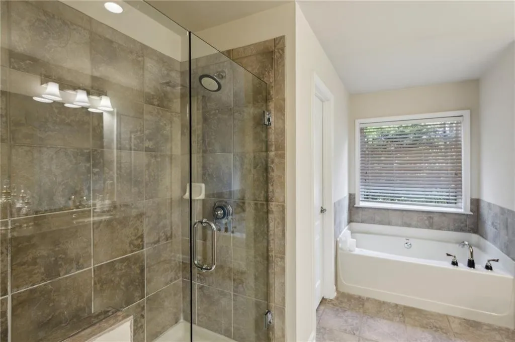 3917 Old Atlanta Station Drive Se, Atlanta, Georgia 30339, 4 Bedrooms Bedrooms, ,3 BathroomsBathrooms,Residential,For Sale,3917 Old Atlanta Station Drive Se,7622572