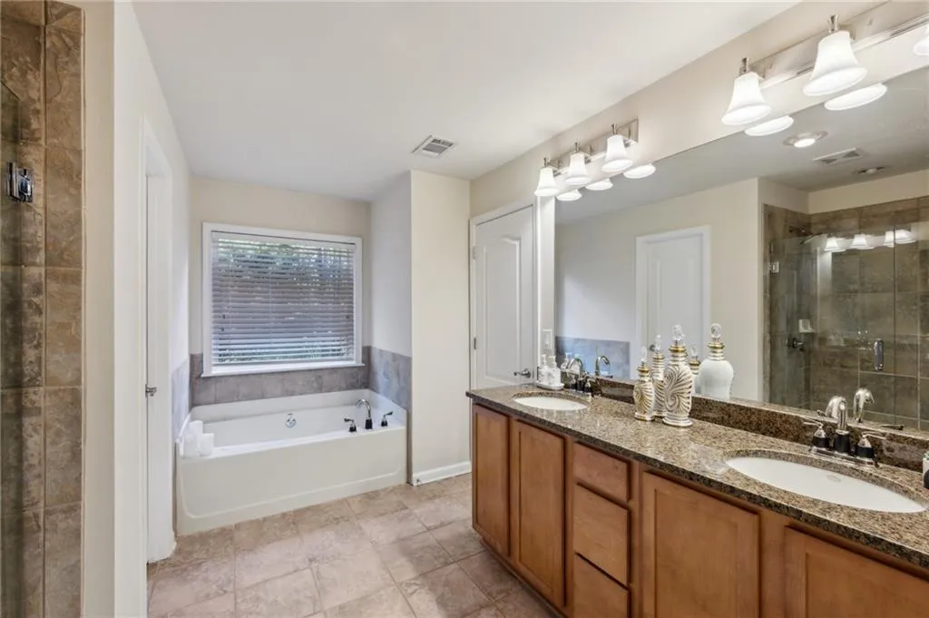 3917 Old Atlanta Station Drive Se, Atlanta, Georgia 30339, 4 Bedrooms Bedrooms, ,3 BathroomsBathrooms,Residential,For Sale,3917 Old Atlanta Station Drive Se,7622572