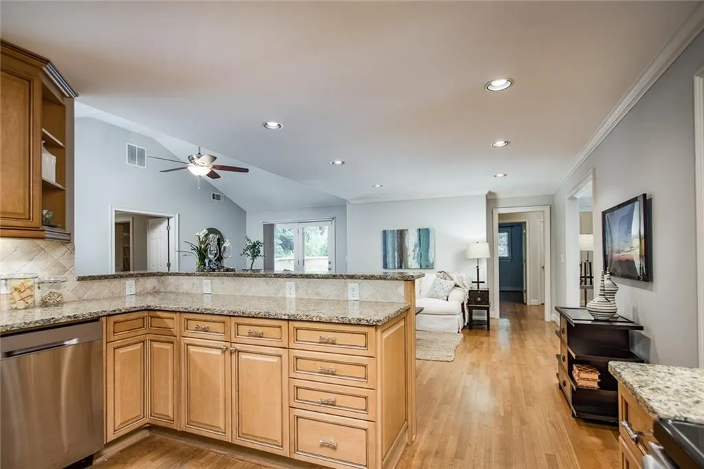 540 Windsor Parkway, Sandy Springs, Georgia 30342, 3 Bedrooms Bedrooms, ,3 BathroomsBathrooms,Residential,Sold,540 Windsor Parkway,5885624